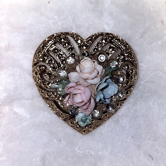 Gold Heart Pin w/Vintage Porcelain Flower Center - Picture 6 of 9